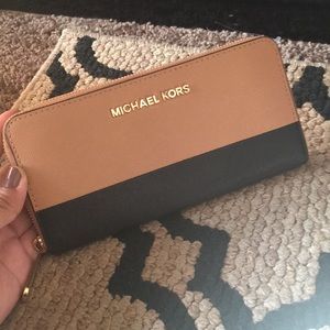 ❤️SOLD❤️Michael kors wallet!